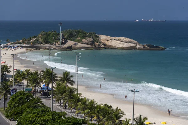 Surf Guide to Arpoador: The Perfect Beach for Your First Lesson at Rio’s Iconic Landmark